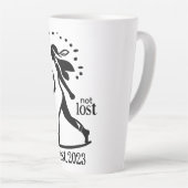 Tasse Latte Déclaration de voyageur solo confiant  (Angle droit)