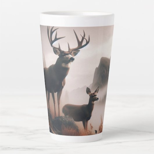 Tasse Latte Deer debout majoritairement dans Misty Mountain (Devant)