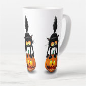 Tasse Latte Dessin d'Halloween au chat effrayé sur Citrouille (Angle droit)