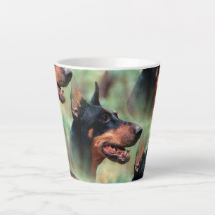 Tasse Latte Doberman Pinscher dans les bois