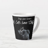 Tasse Latte Dogs have Owners, Cats Have Staff (Angle droit)