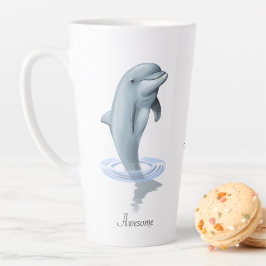 Tasse Latte Dolphin mou, script et monogramme (En situation)