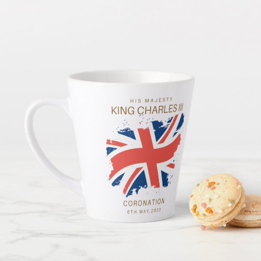 Tasse Latte Drapeau King Charles III Union Jack (En situation)