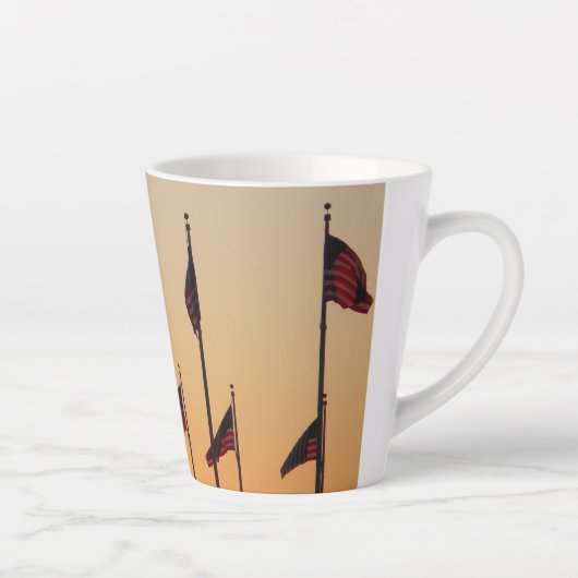 Tasse Latte Drapeaux au coucher du soleil American Patriotic U (Droite)