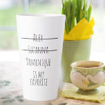 Tasse Latte Drôle Simple Favorite Noms d'enfants Fête de la Mè<br><div class="desc">Design moderne minimaliste enfant mignon et amusant avec des noms croisés en simple police manuscrite moderne,  cadeau pour maman ou grand-mère pour toute occasion.</div>