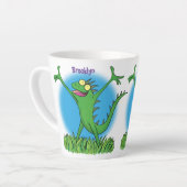 Tasse Latte Drôle vert souriant animé lézard d'iguane (Angle gauche)