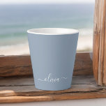 Tasse Latte Dusty Blue minimaliste moderne Monogramme élégant<br><div class="desc">Découvrez notre Dusty Blue Minimalist Modern Monogram Elegant Collection : Elevez votre style avec une sophistication sobre et un charme intemporel. Notre collection présente des motifs minimalistes dans une teinte bleu roux apaisante, rehaussée d'élégants monogrammes adaptés à votre goût personnel. De la papeterie raffinée aux accessoires polyvalents, chaque pièce de...</div>