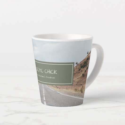 Tasse Latte Eclectique Chick Find Me on YouTube & Facebook Log (Angle droit)