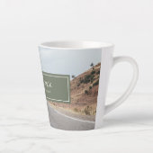 Tasse Latte Eclectique Chick Find Me on YouTube & Facebook Log (Droite)