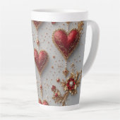 Tasse Latte Elégant Coeurs rouges avec Golden Floral Détails (Angle droit)