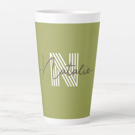 Tasse Latte Élégant monogramme initial et calligraphie Olive (Devant)