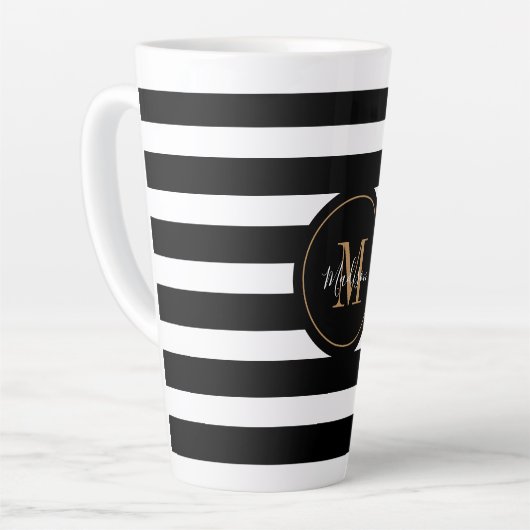 Tasse Latte Élégant Noir Blanc Or Script Monogramme (Angle gauche)