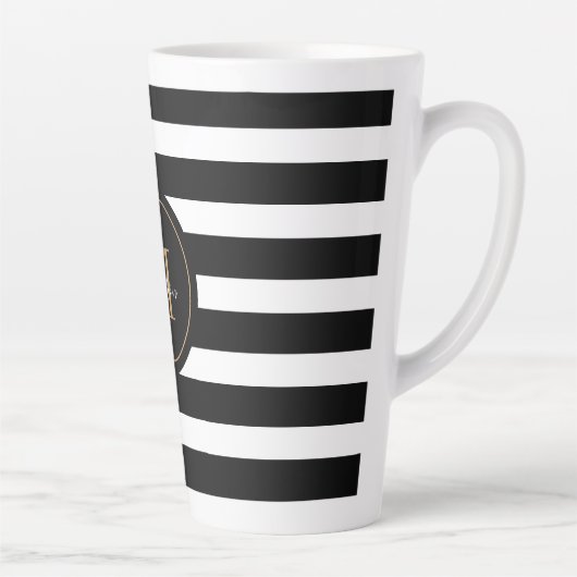 Tasse Latte Élégant Noir Blanc Or Script Monogramme (Droite)