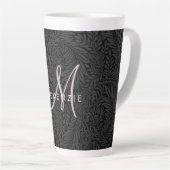 Tasse Latte Élégant noir flou rose Script Monogramme (Angle droit)