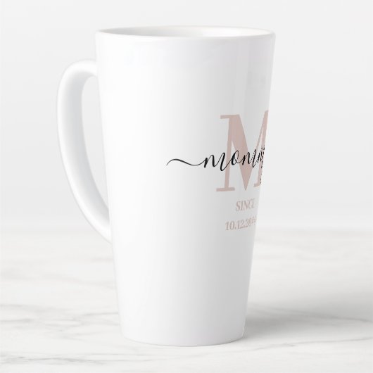 Tasse Latte Élégant script maman Monogramme rose subtil (Angle gauche)