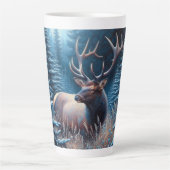 Tasse Latte Elk taureau dans la prairie avec pins (Devant)