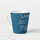 Tasse Latte Elle N'Utilise Que Les Visuaux Enseignant De L'Édu (Angle gauche)