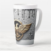 Tasse Latte Emblème d'aigle doré aux ailes déployées (Angle droit)