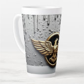 Tasse Latte Emblème d'aigle doré aux ailes déployées (Angle gauche)