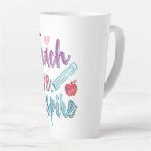 Tasse Latte Enseigner. Amour. Inspire. Le coeur de chaque clas (Angle droit)