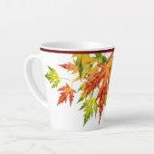 Tasse Latte Érable d'argent sur une petite boue en latte (Angle gauche)