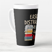 Tasse Latte Facilement distrait par les chats et les livres |  (Angle gauche)
