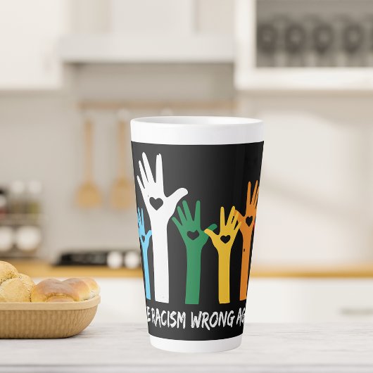 Tasse Latte Faire du racisme de mauvaises mains de coeur