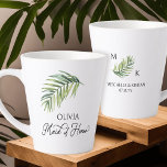 Tasse Latte Fête de la mariée d'honneur Palm Leaf<br><div class="desc">Bouge cadeau de fête nuptiale à personnaliser pour votre femme d'honneur - ou n'importe qui dans votre fête de mariage. Maid of Honor est écrit en calligraphie manuscrite tourbillonnant et, vous pouvez facilement passer à un autre rôle, en entrant l'outil de conception ou en me faisant parvenir par messagerie pour...</div>