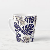 Tasse Latte Feuilles et monogramme bleu et or de la Marine (Angle gauche)