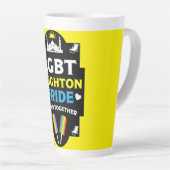 Tasse Latte Fierté de Brighton et de Hove (Angle droit)