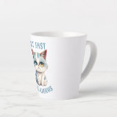 Tasse Latte Fiery Feline Spirit - Sassy Angry Cat Design (Angle droit)