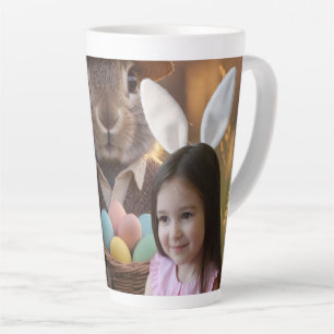 Tasse Latte Fille aux oreilles de lapin de Pâques Photo person