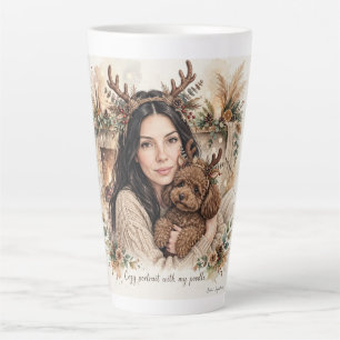 Tasse Latte Fille embrassant un chiot Caniche – Maman Caniche