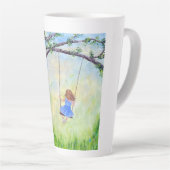 Tasse Latte Fille sur une balançoire (Angle droit)