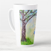 Tasse Latte Fille sur une balançoire (Angle gauche)