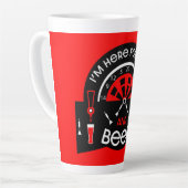 Tasse Latte Fléchettes de pub classiques (Angle gauche)