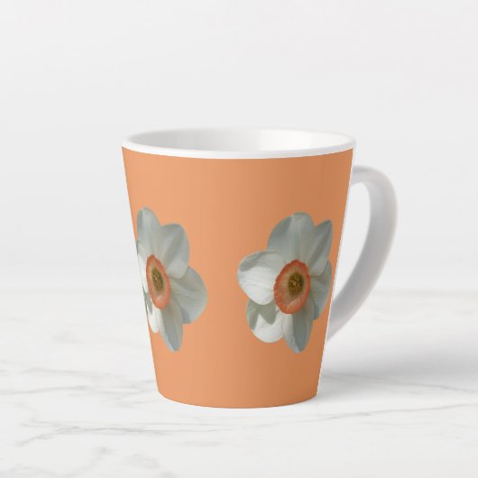 Tasse Latte Fleur de printemps de jonquille rose (Angle droit)