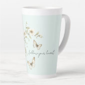 Tasse Latte Fleurs blanches de menthe papillons  (Angle droit)
