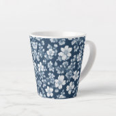 Tasse Latte Fleurs blanches sur bleu foncé (Angle droit)