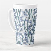 Tasse Latte Fleurs Blue Hyacinth sur blanc (Angle gauche)