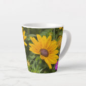 Tasse Latte Fleurs de Rudbeckia jaune Pink Phlox et abeille (Angle droit)