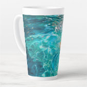 Tasse Latte Fleurs flottant sur l'eau  (Angle gauche)