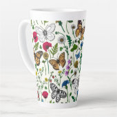 Tasse Latte Fleurs sauvages et papillons sur blanc (Angle gauche)