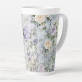 Tasse Latte Fleurs violettes de crème romantique (Angle droit)