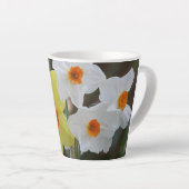 Tasse Latte Floral de Narcisse jaune et blanc (Angle droit)