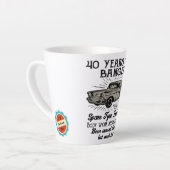 Tasse Latte Funny 40th Birthday Retro Car Banger Date d'ajout (Angle gauche)