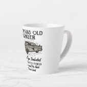 Tasse Latte Funny 40th Birthday Retro Car Banger Date d'ajout (Angle droit)
