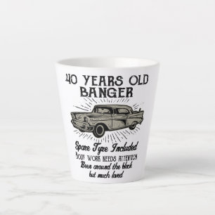 Tasse Latte Funny 40th Birthday Retro Car Banger Date d'ajout