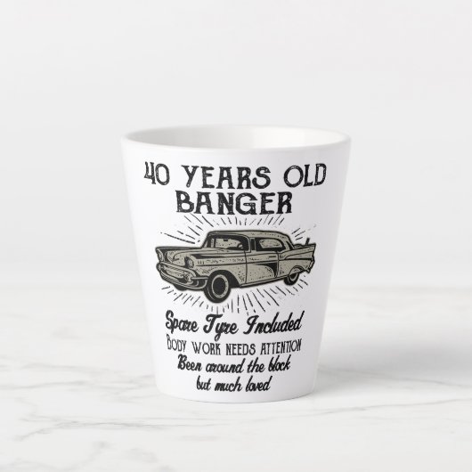 Tasse Latte Funny 40th Birthday Retro Car Banger Date d'ajout (Devant)