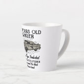Tasse Latte Funny 50th Birthday Retro Car Banger Date d'ajout (Angle droit)